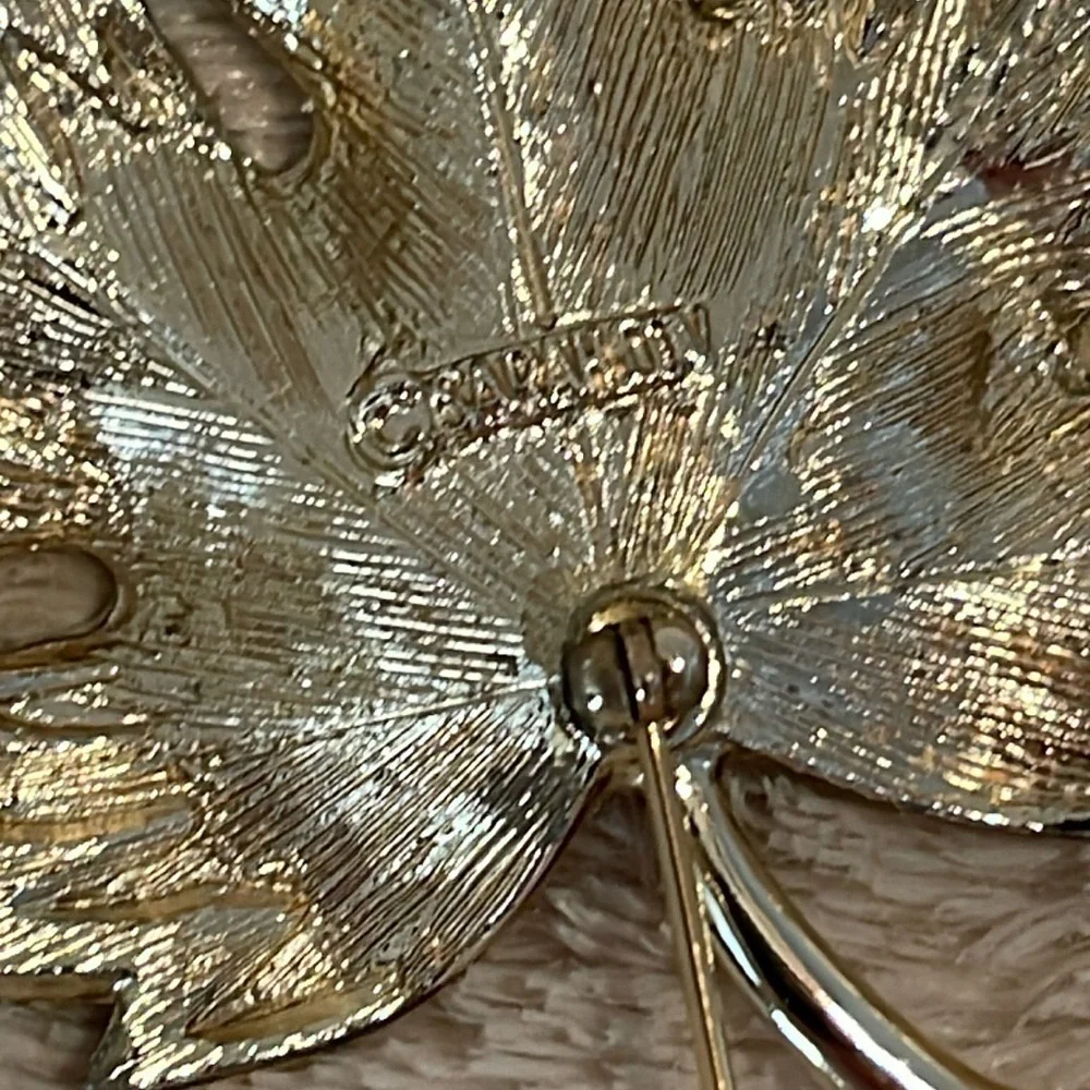 Sarah Coventry leaf necklace and brooch Set